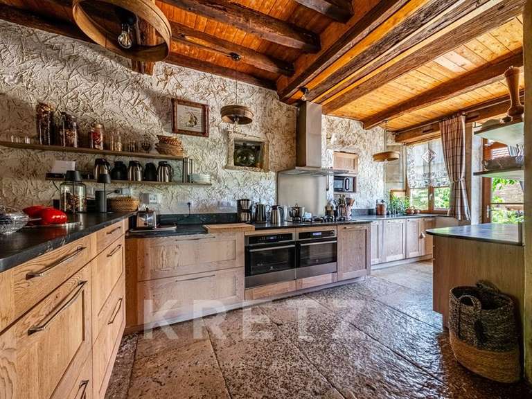 Propriété Pichanges - 16 chambres - 650m²