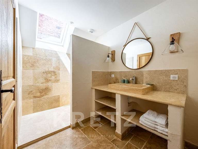 Propriété Pichanges - 16 chambres - 650m²