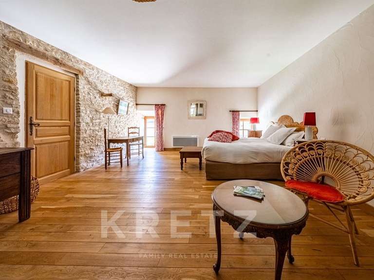 Propriété Pichanges - 16 chambres - 650m²