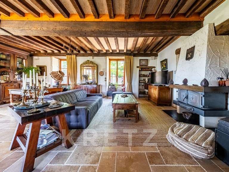 Propriété Pichanges - 16 chambres - 650m²