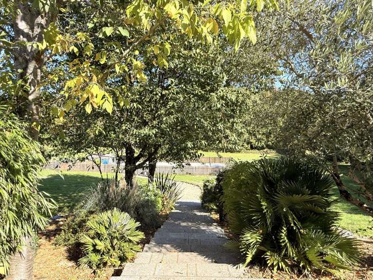 House Piégut-Pluviers - 14 bedrooms - 480m²