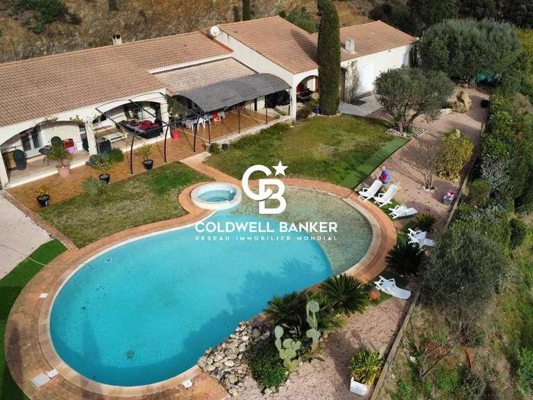 Villa Pierrefeu-du-Var - 5 chambres - 220m²