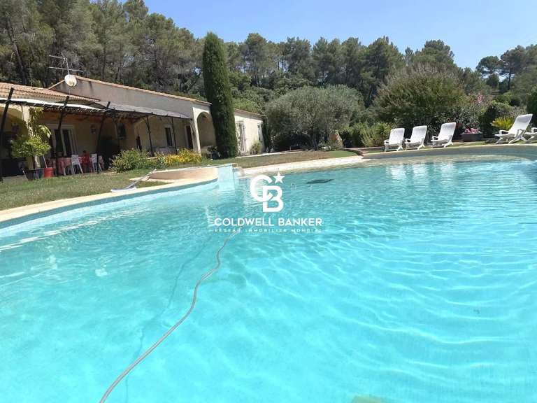 Villa Pierrefeu-du-Var - 5 chambres - 220m²