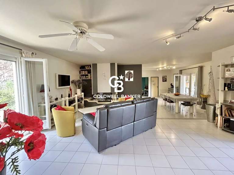 Villa Pierrefeu-du-Var - 5 chambres - 220m²