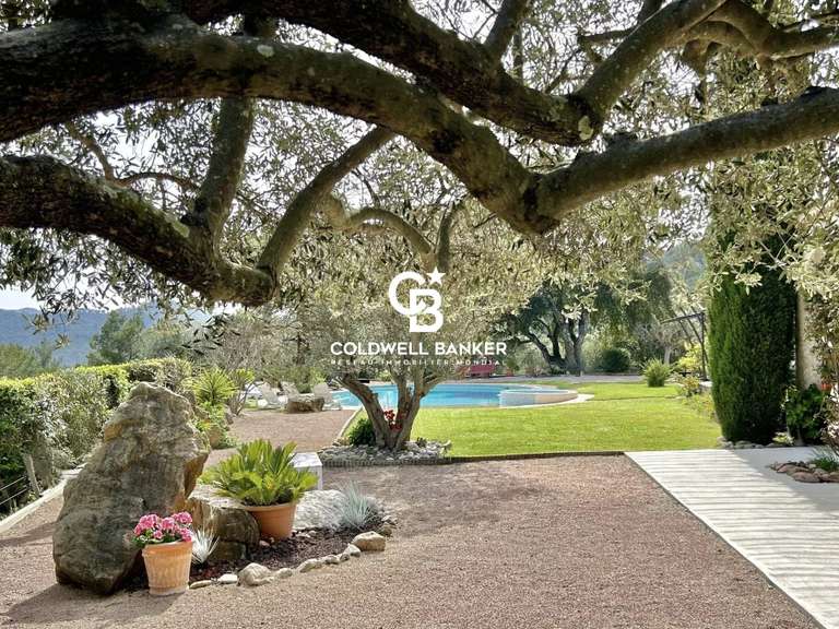 Villa Pierrefeu-du-Var - 5 chambres - 220m²