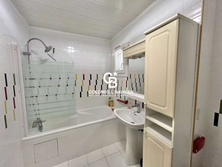 Villa Pierrefeu-du-Var - 5 chambres - 220m²