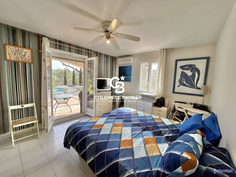 Villa Pierrefeu-du-Var - 5 chambres - 220m²