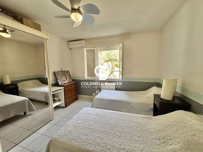 Villa Pierrefeu-du-Var - 5 chambres - 220m²