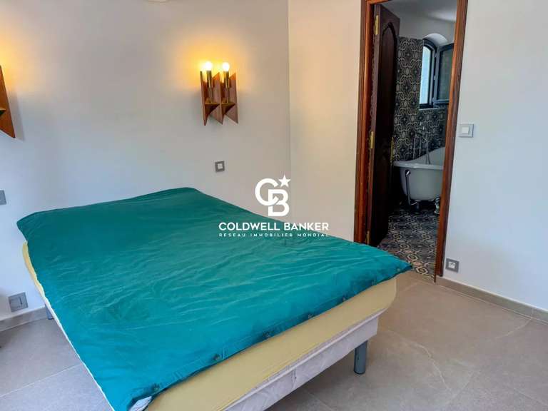 Villa Pierrefeu-du-Var - 4 chambres - 200m²