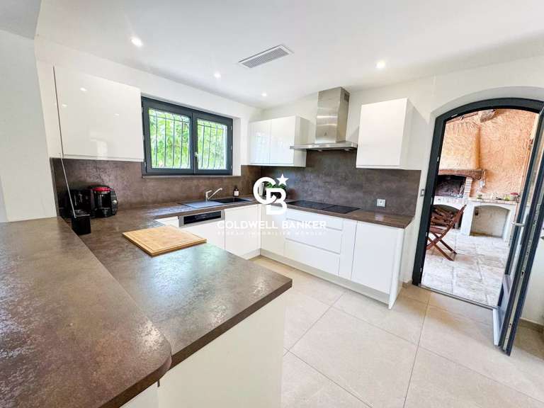 Villa Pierrefeu-du-Var - 4 chambres - 200m²