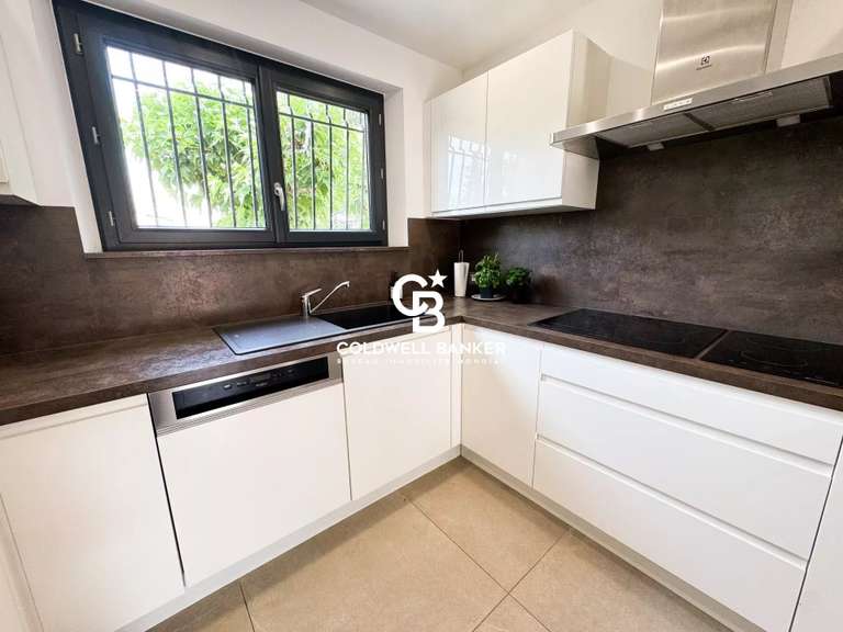 Villa Pierrefeu-du-Var - 4 chambres - 200m²