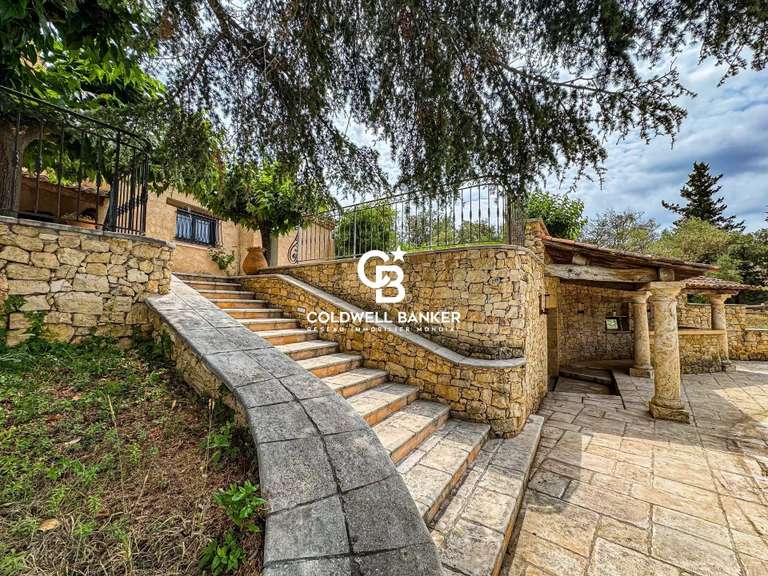 Villa Pierrefeu-du-Var - 4 chambres - 200m²