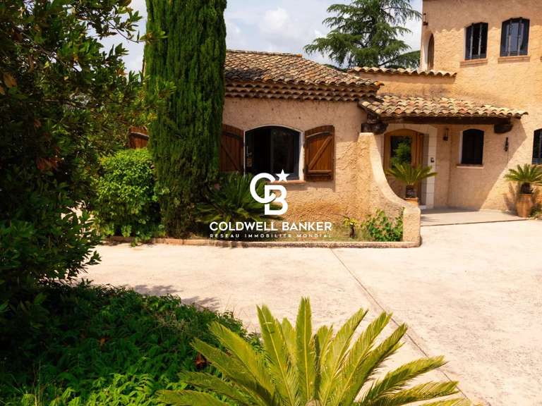 Villa Pierrefeu-du-Var - 4 chambres - 200m²