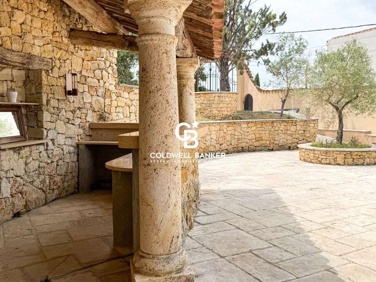 Villa Pierrefeu-du-Var - 4 chambres - 200m²