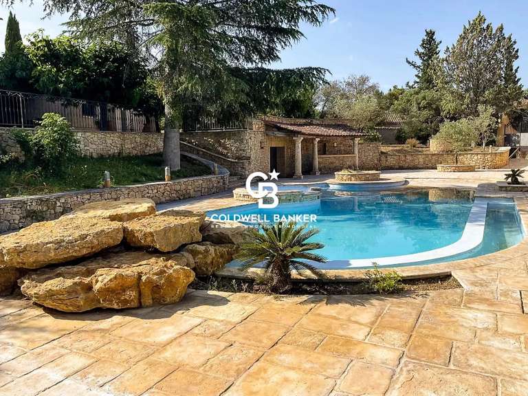 Villa Pierrefeu-du-Var - 4 chambres - 200m²