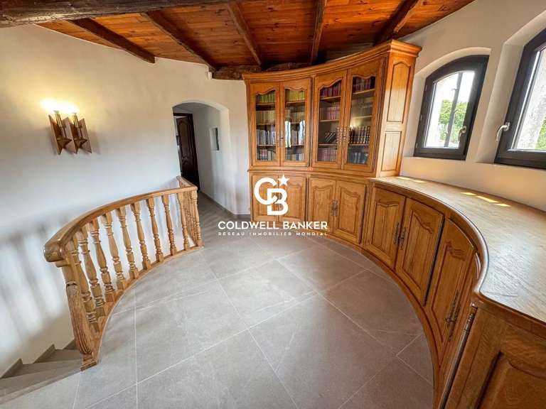 Villa Pierrefeu-du-Var - 4 chambres - 200m²