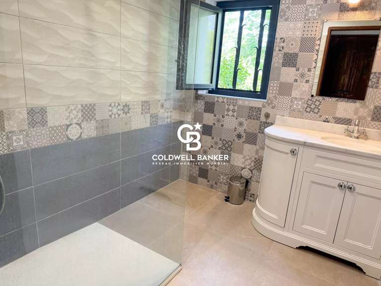 Villa Pierrefeu-du-Var - 4 chambres - 200m²