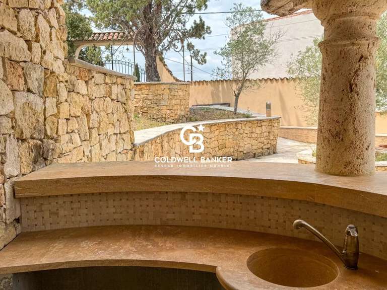 Villa Pierrefeu-du-Var - 4 chambres - 200m²