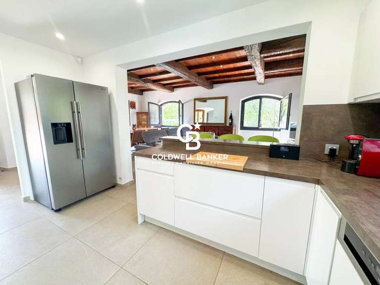 Villa Pierrefeu-du-Var - 4 chambres - 200m²