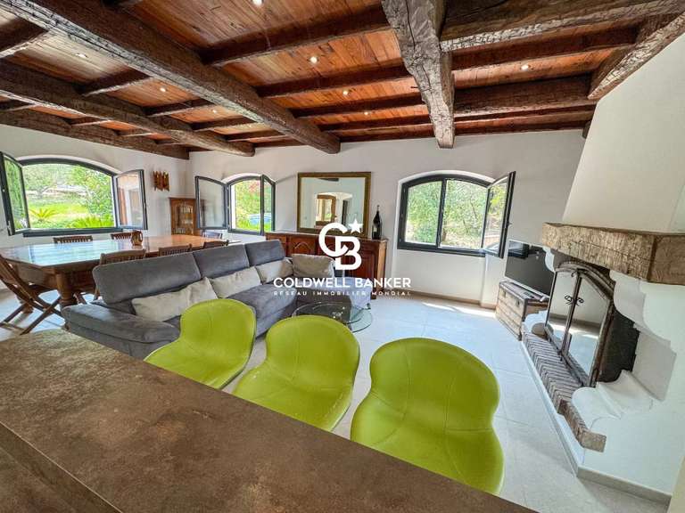 Villa Pierrefeu-du-Var - 4 chambres - 200m²