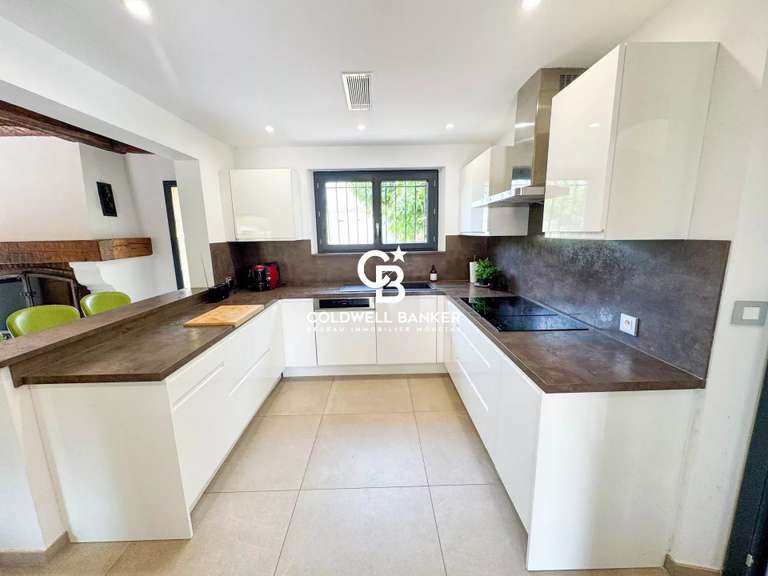 Villa Pierrefeu-du-Var - 4 chambres - 200m²