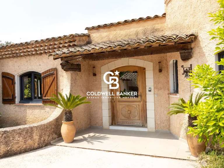 Villa Pierrefeu-du-Var - 4 chambres - 200m²