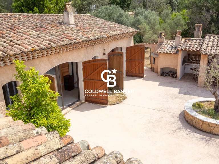 Villa Pierrefeu-du-Var - 4 chambres - 200m²