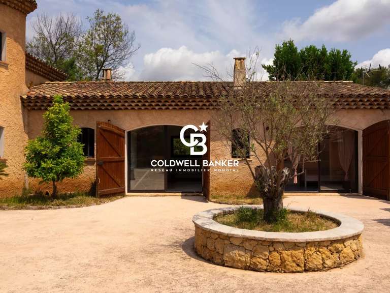 Villa Pierrefeu-du-Var - 4 chambres - 200m²