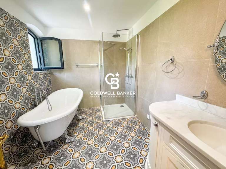 Villa Pierrefeu-du-Var - 4 chambres - 200m²