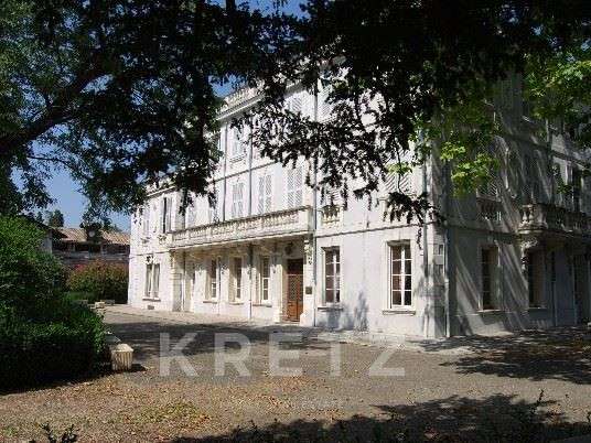 Château Pierrelatte - 1700m²