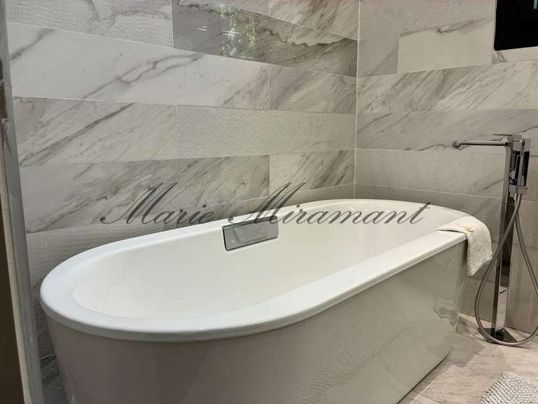 Maison Pierrelatte - 4 chambres - 195m²