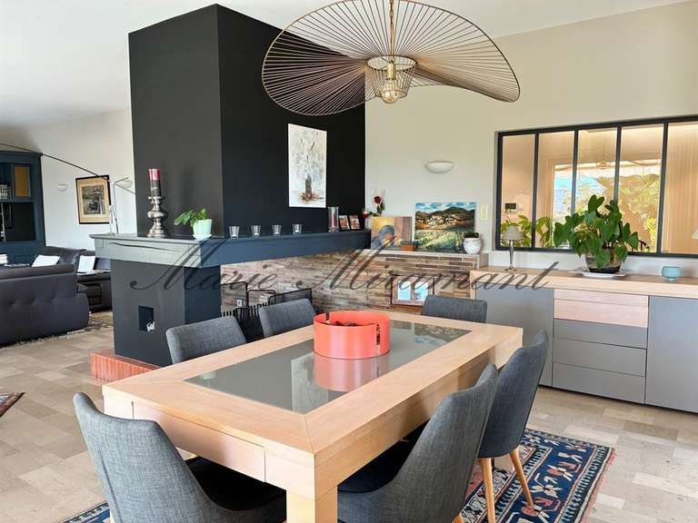 Maison Pierrelatte - 4 chambres - 195m²