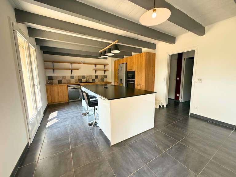 Maison Pierrevert - 9 chambres - 325m²