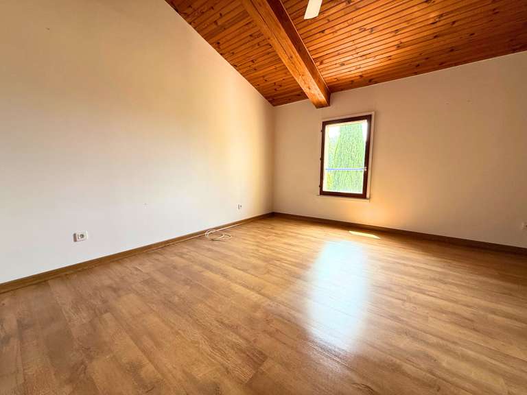 Maison Pierrevert - 9 chambres - 325m²