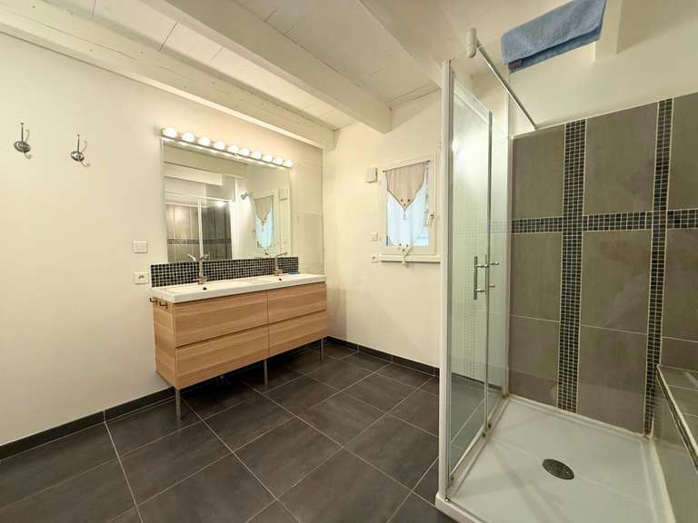 Maison Pierrevert - 9 chambres - 325m²