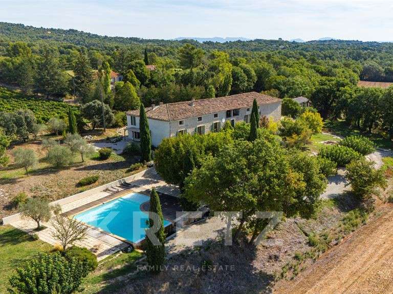 Maison Pierrevert - 10 chambres - 650m²