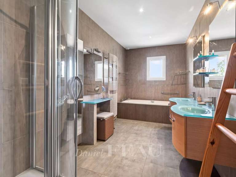 Maison Pierrevert - 4 chambres - 303m²