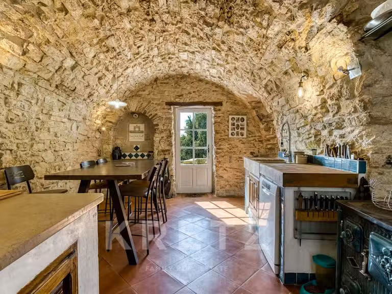 Maison Pierrevert - 5 chambres - 318m²