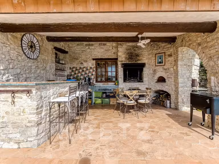 Maison Pierrevert - 5 chambres - 318m²