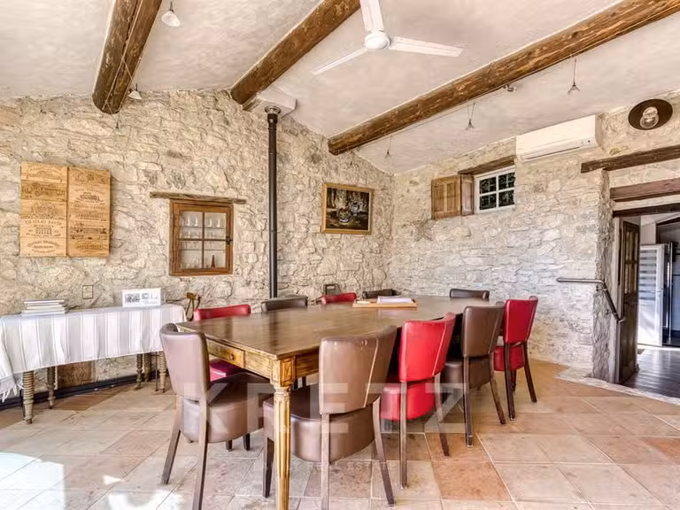 Maison Pierrevert - 5 chambres - 318m²