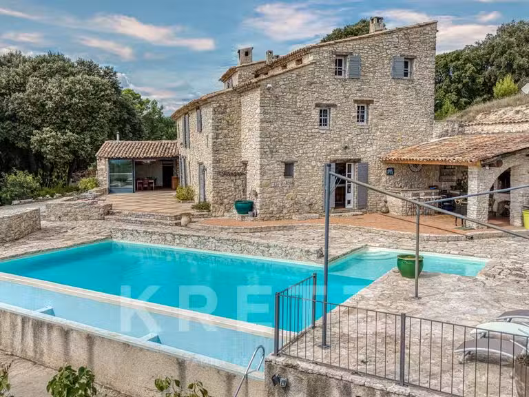 Maison Pierrevert - 5 chambres - 318m²