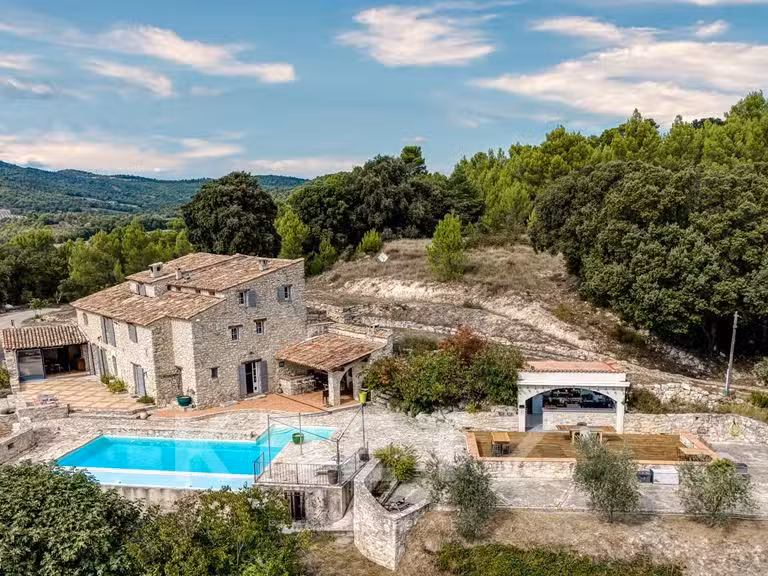 Maison Pierrevert - 5 chambres - 318m²
