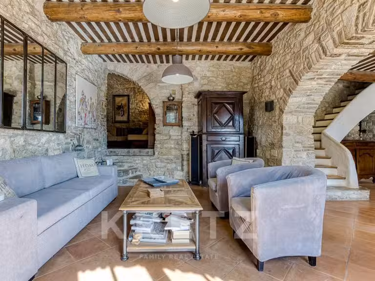 Maison Pierrevert - 5 chambres - 318m²