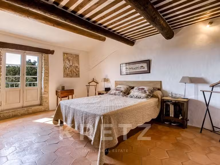 Maison Pierrevert - 5 chambres - 318m²
