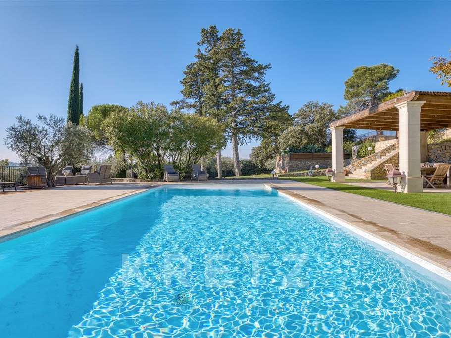 Property Pierrevert