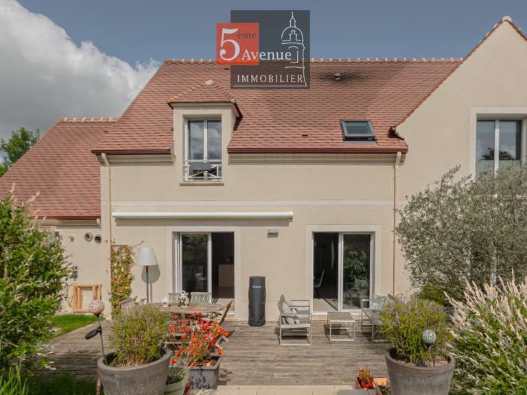 House Plailly - 4 bedrooms - 197m²