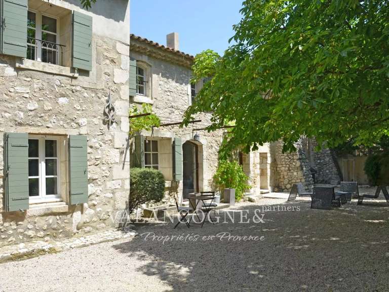 Maison Plan-d'Orgon - 5 chambres - 227m²