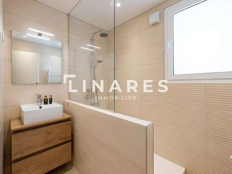 Maison Plan-de-Cuques - 4 chambres - 198m²