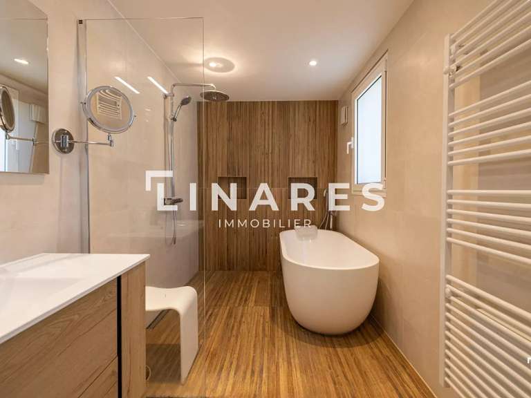 Maison Plan-de-Cuques - 4 chambres - 198m²