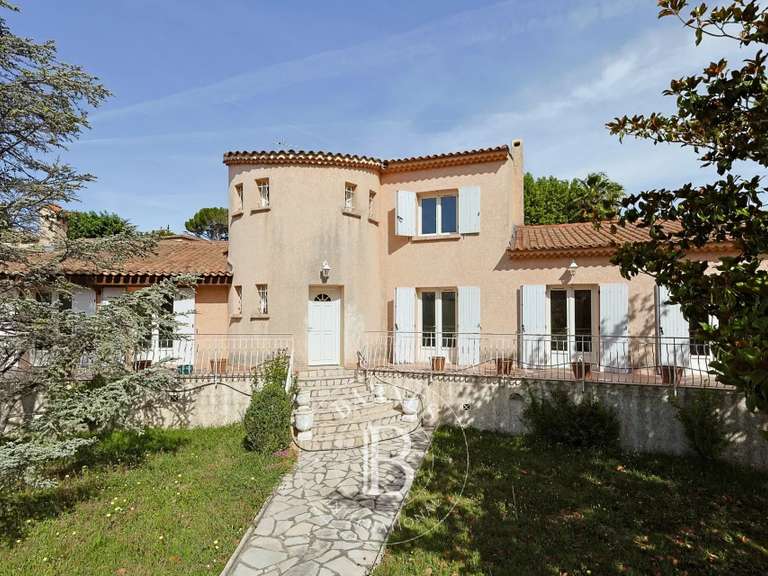Maison Plan-de-Cuques - 6 chambres - 200m²